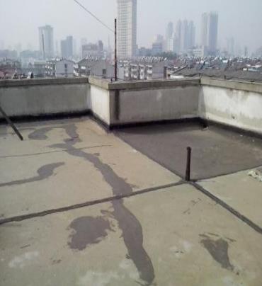 北湖漏水维修 楼顶漏水是什么原因，楼顶漏水维修方法是什么?